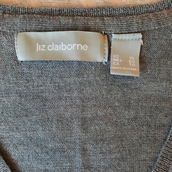 Liz Claiborne wool,grey V- neck    sweater size XL. - Picture 7 of 13